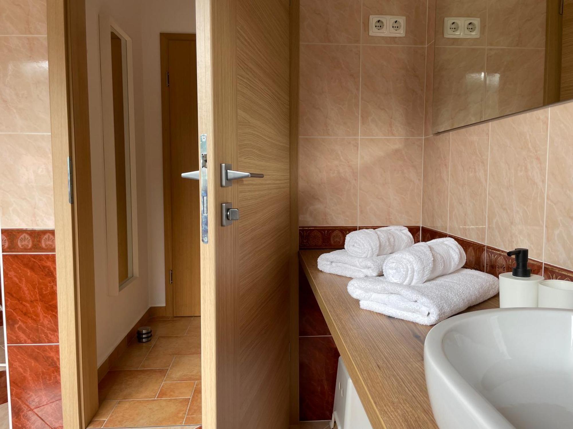 All Seasons Apartments Ласко Экстерьер фото